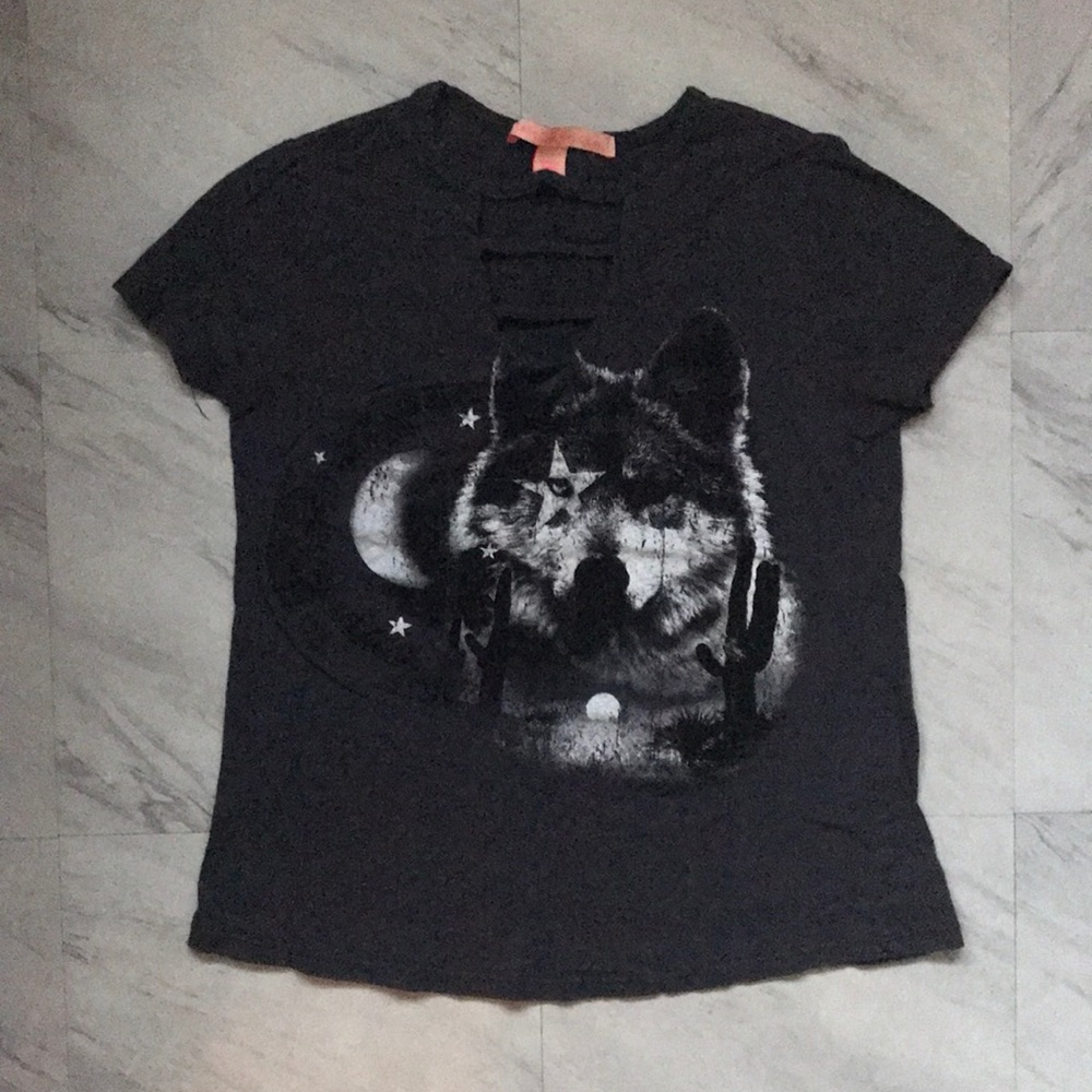 Rebellious One Desert Wolf Sz Small Cutout Tee